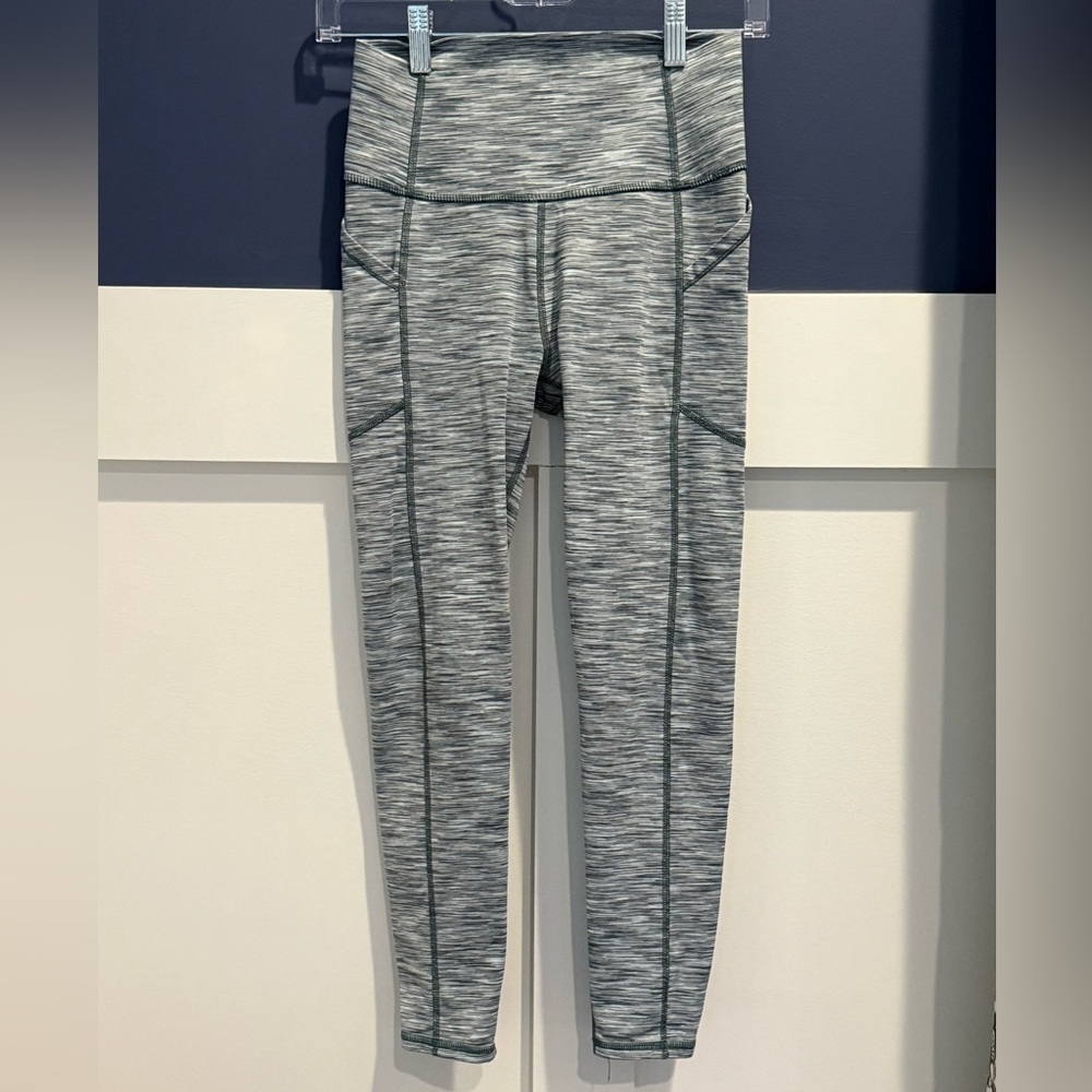 All in Motion Heathered Gray / Green Patterned Leggings girls size L 10/12 EUC